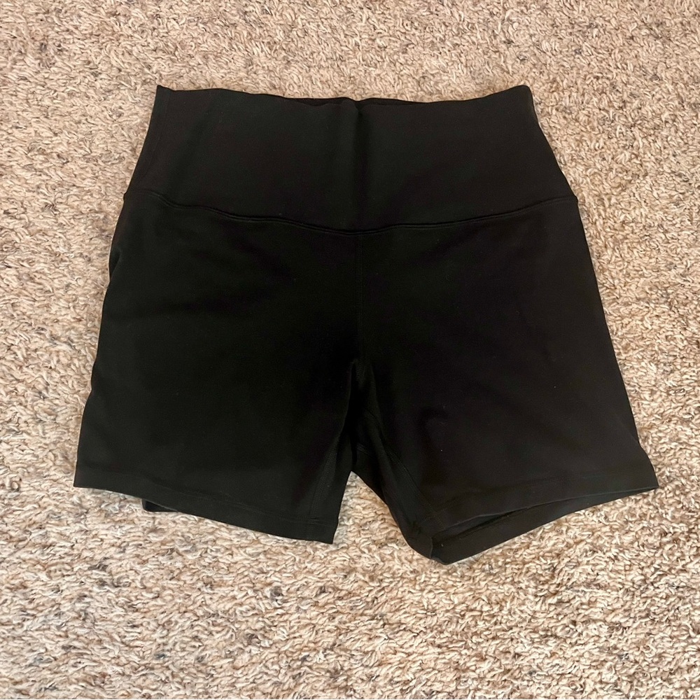 Lululemon Align high rise black shorts 6’ size 10